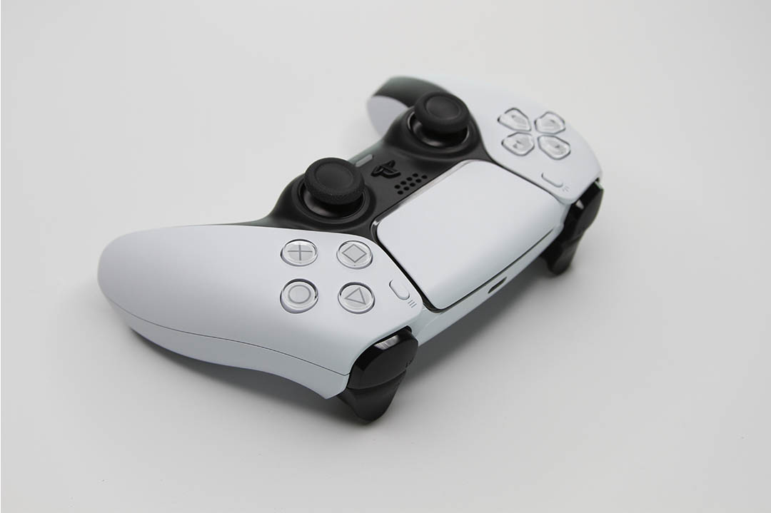 White BDM-040 PS5 Controller